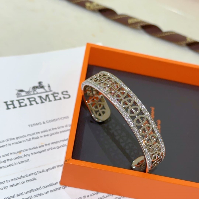 H**me5 bracelets